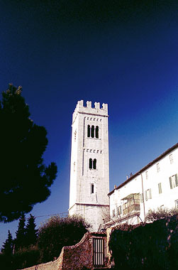 Porcari, campanile della chiesa di S. Giusto