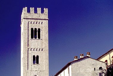 Porcari, campanile della chiesa di S. Giusto