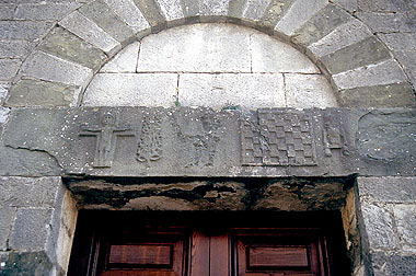 Bagni di Lucca, architrave del portale maggiore