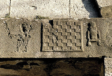 Bagni di Lucca, particolare dell'architrave