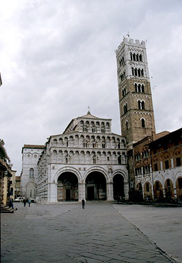 Lucca, facciata e campanile