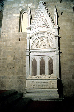 Lucca, cenotafio contessa Matildet