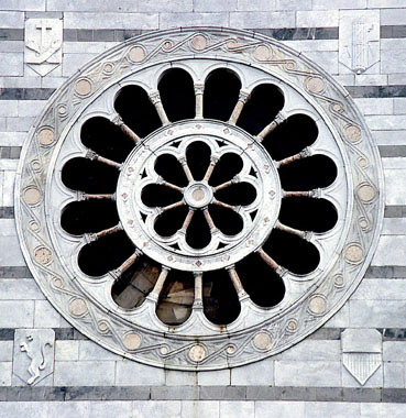 Lucca, rosone della facciata