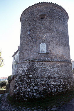 Borgo fortificato di Cascio / Fortified village of Cascio