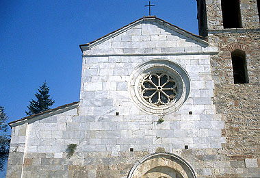 Valdicastello, Pietrasanta, rosone