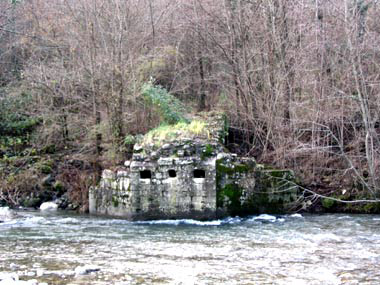 Ruderi del ponte di Bacciano / Ruins of the bridge of Bacciano