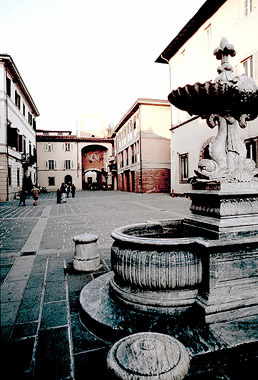 Camaiore, Porta S. Pietro