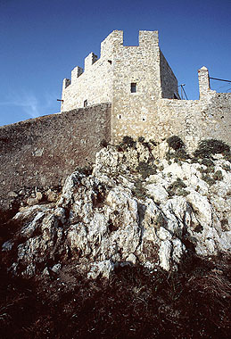 Camaiore, Monteggiori, cinta muraria della Rocca