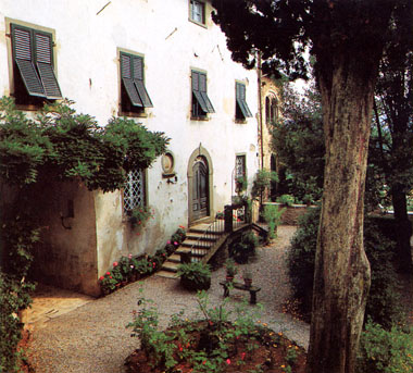 Barga, entrata della casa