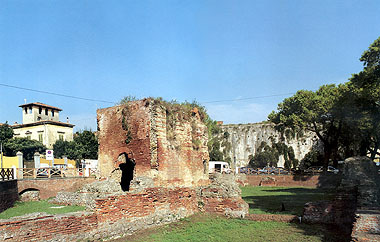 Pisa Etrusca e Romana / Etruscan and Roman Pisa