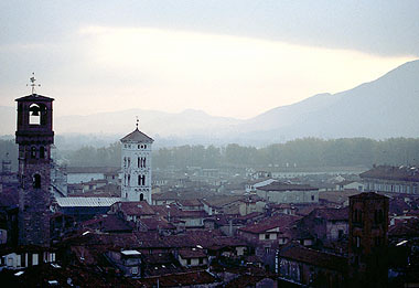 Luoghi fortificati nella Piana di Lucca / The fortifications in the Plain of Lucca