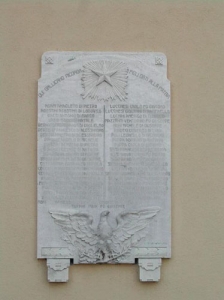 Lapide ai Caduti di Gallicano / Tombstone to the Fallen of Gallicano