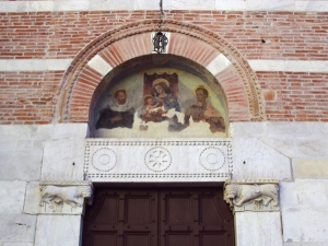 Lucca. Chiesa di Sant'Anastasio, facciata, portale centrale