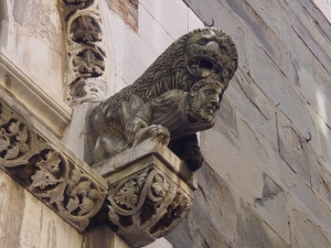 Lucca. Chiesa di Sant'Andrea, facciata, particolare del portale