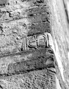 Lucca. Chiesa di San Benedetto in Gottella, pilastrini reimpiegati nella zona absidale