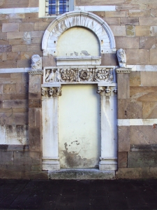 Lucca. Chiesa di San Micheletto, portale laterale