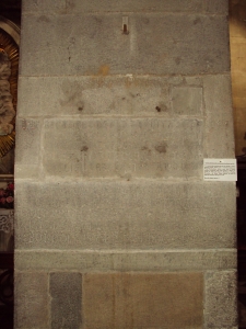 Lucca. Chiesa di San Pier Somaldi, interno, pilastro con iscrizione