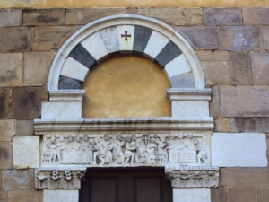 Lucca. Chiesa di San Salvatore, facciata, portale laterale