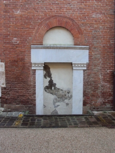 Lucca. Chiesa di San Tommaso, portale laterale