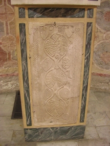 Cantignano (Lucca). Badia San Bartolomeo, interno, pilastrino