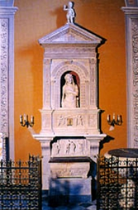 Lammari (Lucca). Chiesa di Santa Maria e San Jacopo, interno. Matteo Civitali, Tabernacolo