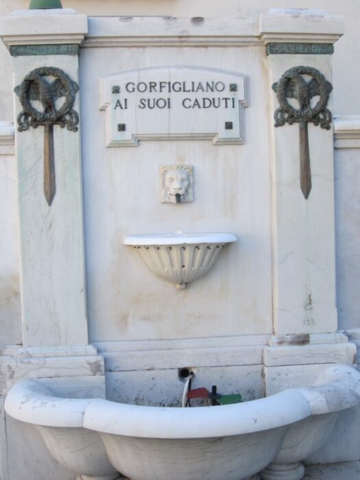 Monumento ai Caduti di Gorfigliano / Monument to the Fallen of Gorfigliano