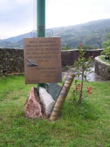 Parco dei Caduti, particolare della lapide in onore dei Caduti di tutte le guerre