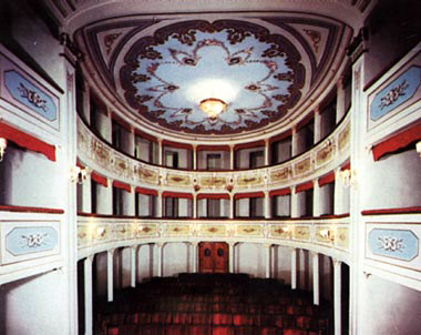 "Tè, Caffè e Cioccolatte" - Serata di tre opere da camera / "Tè, Caffè e Cioccolatte" - Three Chamber Opera