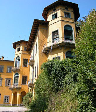 Torre esagonale laterale.