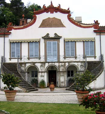 coronamento della facciata