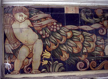 decorazione ceramica, G. Chini, particolare