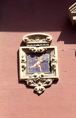 decorazione ceramica, G. Chini, particolare