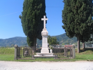Monumento ai caduti della frazione di Saltocchio / Monument commemorating the war dead from the hamlet of Saltocchio