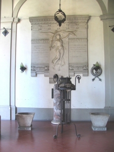 Lapide agli studenti del R. Liceo Ginnasio di Lucca morti in guerra / Commemorative monument to the students of R. Liceo Ginnasio in Lucca who died in war