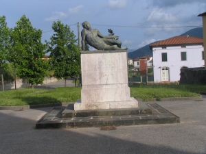Monumento ai caduti della frazione di S. Maria a Colle / War monument to victims of S. Maria a Colle