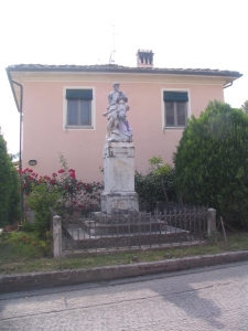 Monumento ai caduti della frazione di S. Macario in Piano / Monument to the fallen from S. Macario in Piano village