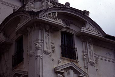 particolare decorativo della facciata